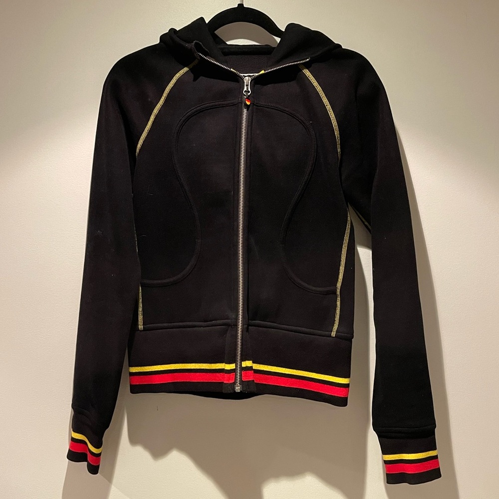 Discontinued Lululemon Special Edition Germany Scuba - US 2/4